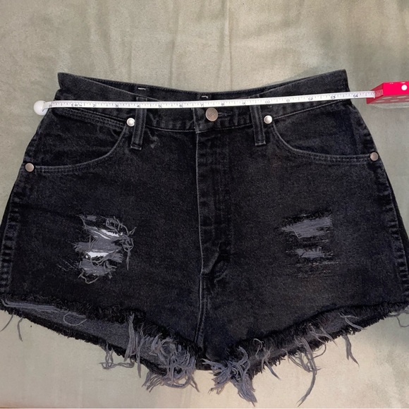 Vintage Wrangler Shorts - Picture 5 of 8